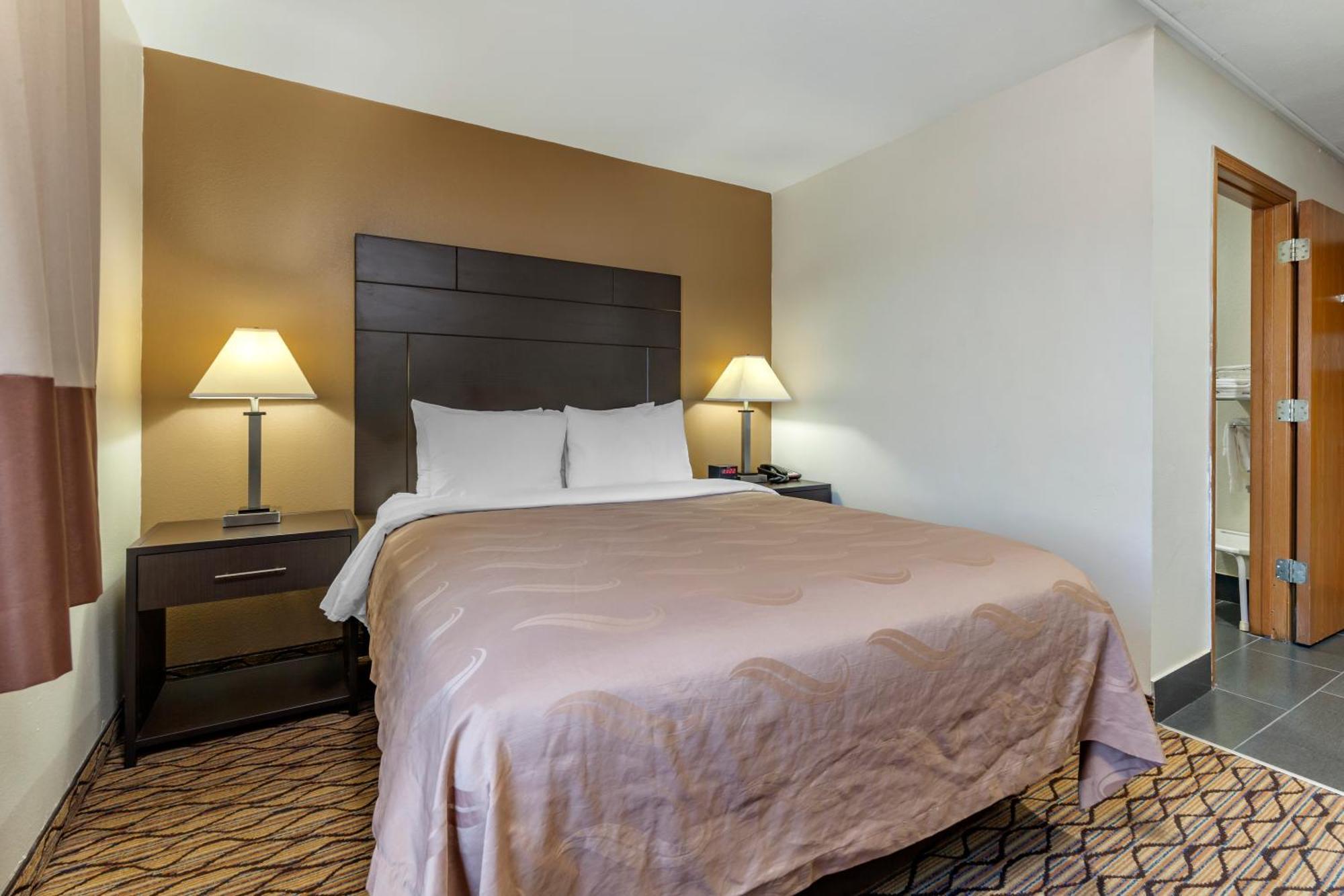 Quality Inn New London Exterior photo